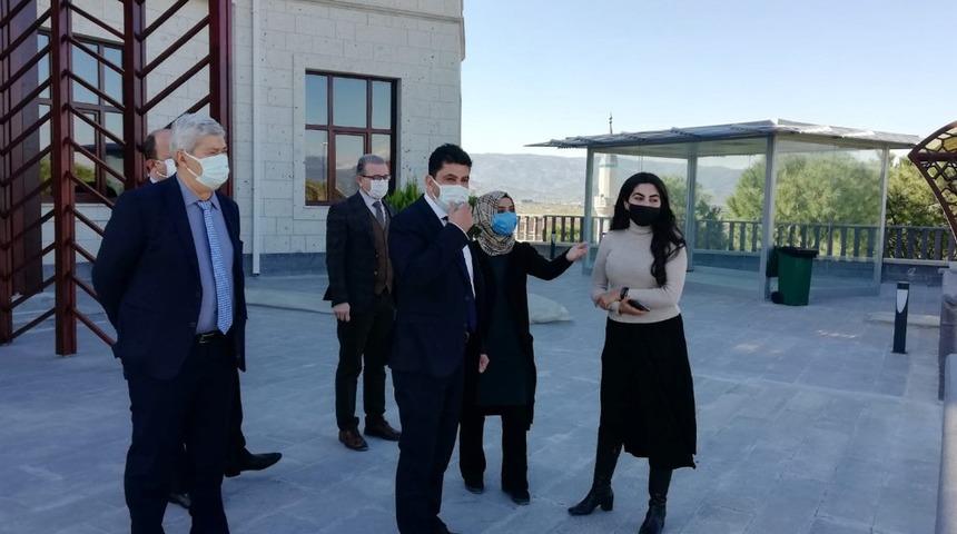 Rekt&ouml;r Aldemir, Adnan Menderes Demokrasi M&uuml;zesi&rsquo;ni inceledi