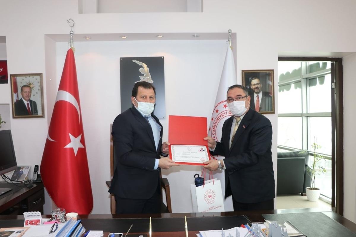 Yeni yurt m&uuml;d&uuml;rleri g&ouml;revi teslim aldı