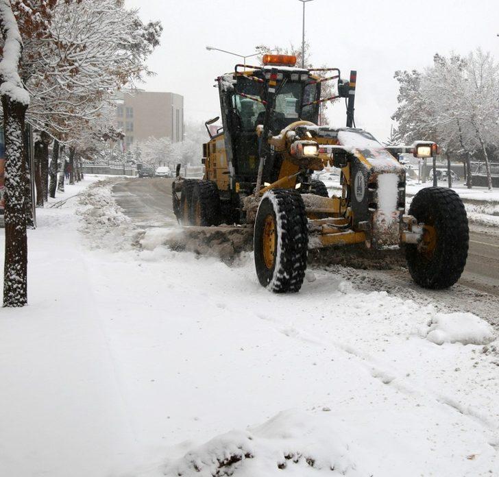 Büyükşehir karla mücadelede de Türkiye’ye örnek belediye oldu G4