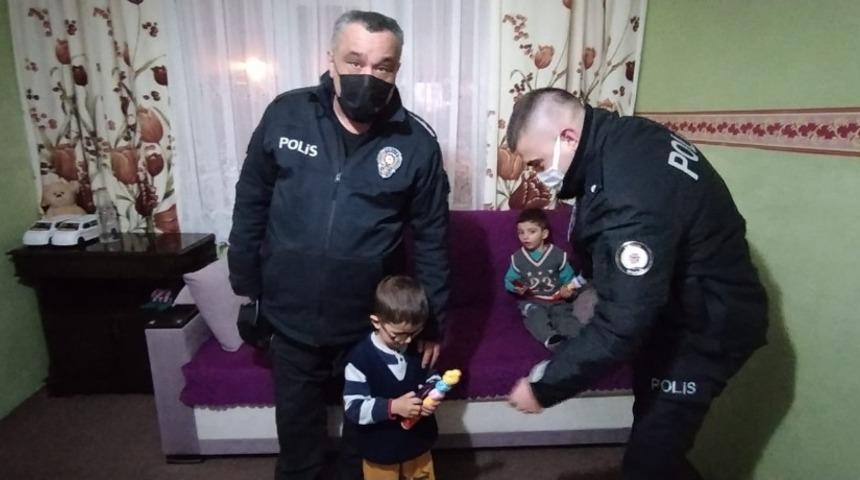 Sungurlu polisinden çocuklara hediye
