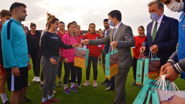 Ergani Belediye Başkan Vekili Abdüsselam Öztürk, İlçe Gençlik Hizmetleri ve Spor Müdürlüğünde incelemelerde bulundu