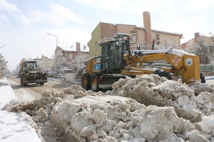 Aziziye Belediyesi’nde karla mücadele mesaisi G2