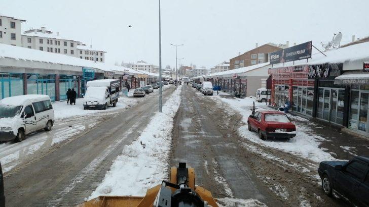 Aziziye Belediyesi’nde karla mücadele mesaisi G3