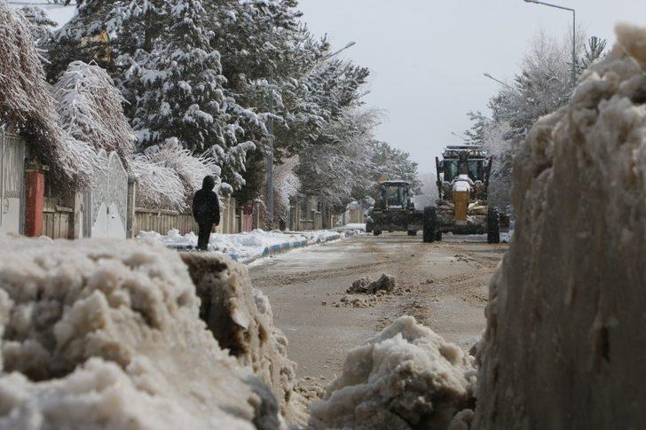 Aziziye Belediyesi’nde karla mücadele mesaisi G4