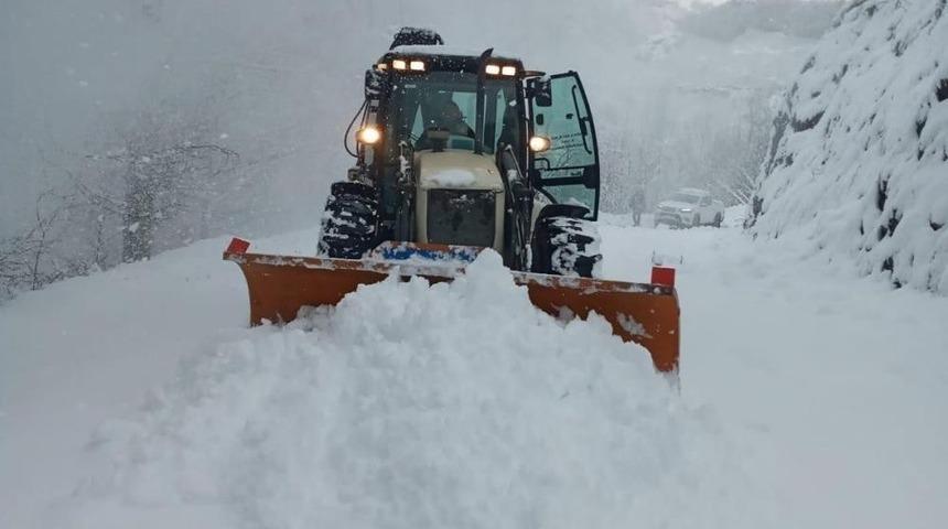 Ekipler aralıksız çalıştı kapalı 9 köy yolu kaldı
