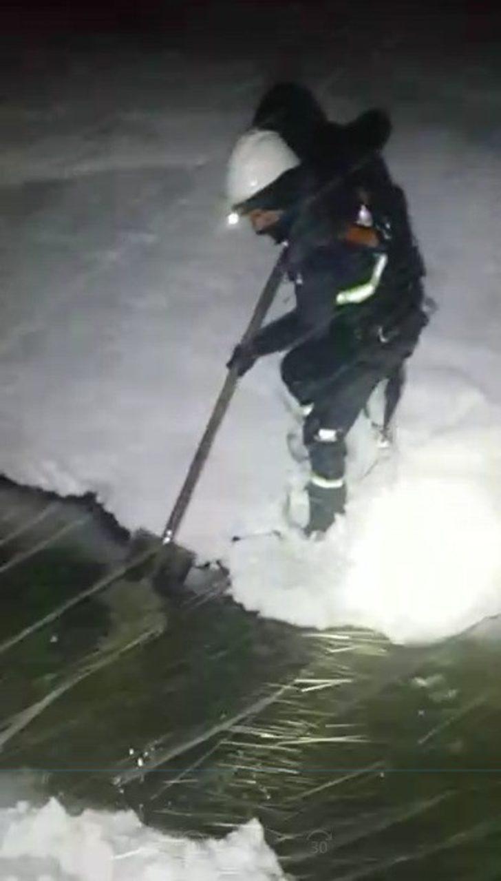 Kar ve tipide elektrik arızalarını gideriyorlar G3