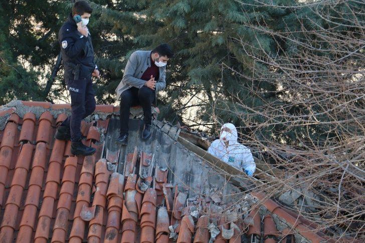 Tavan arasındaki cesede polis kazma ve balyozla ulaştı G1