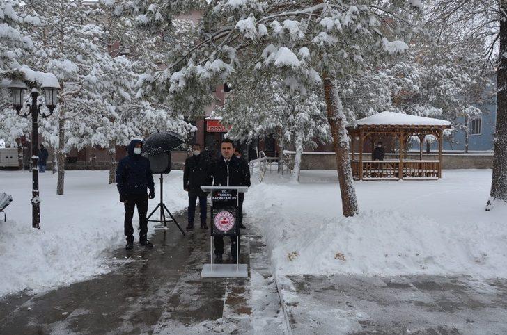 Tercan’ın düşman işgalinden kurtuluşunun 103’ncü yıl dönümünü münasebetiyle Atatürk anıtına çelenk sunuldu G3