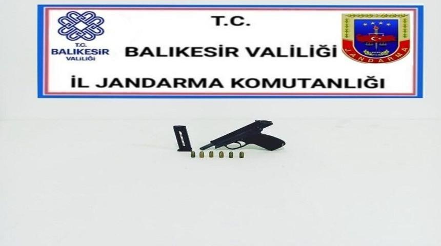 Balıkesir’de jandarma 7 aranan şahsı yakaladı