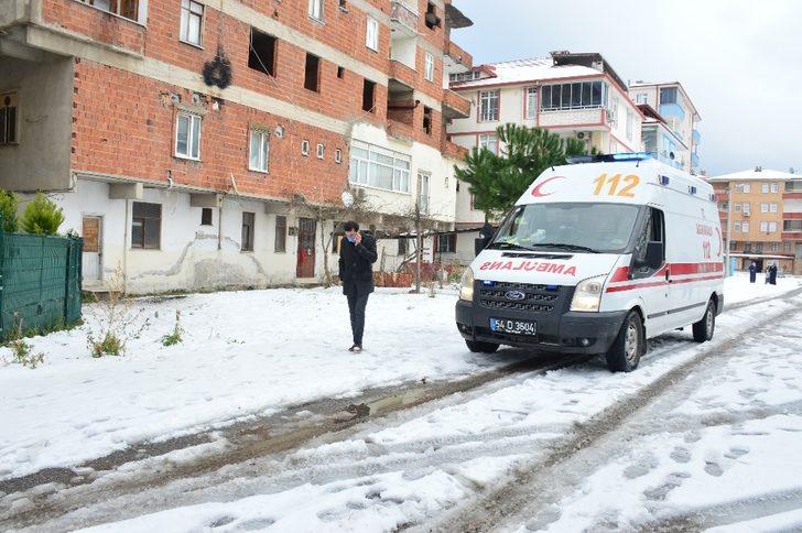 Sakarya’da 6 katlı binanın zemin katında erkek cesedi bulundu G2