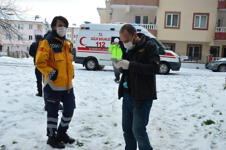 Sakarya’da 6 katlı binanın zemin katında erkek cesedi bulundu G3
