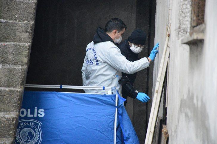 Sakarya’da 6 katlı binanın zemin katında erkek cesedi bulundu G4