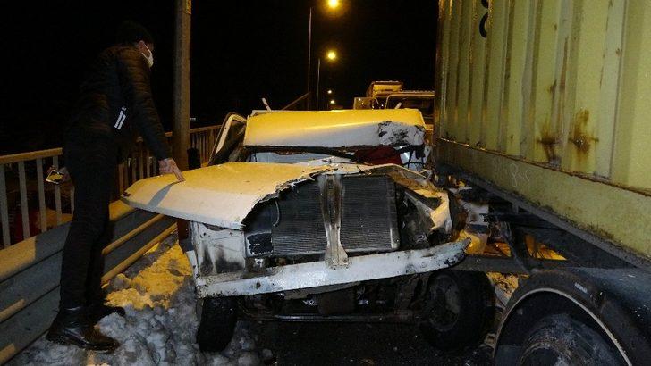 Buzdan kayan 15 araç birbirine girdi: 1’i ağır 4 yaralı G2