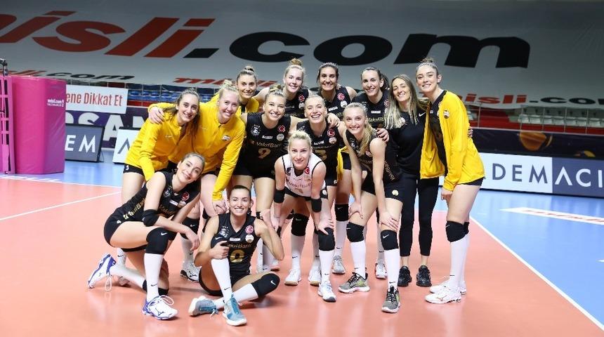VakıfBank derbiyi kazandı, liderliği garantiledi