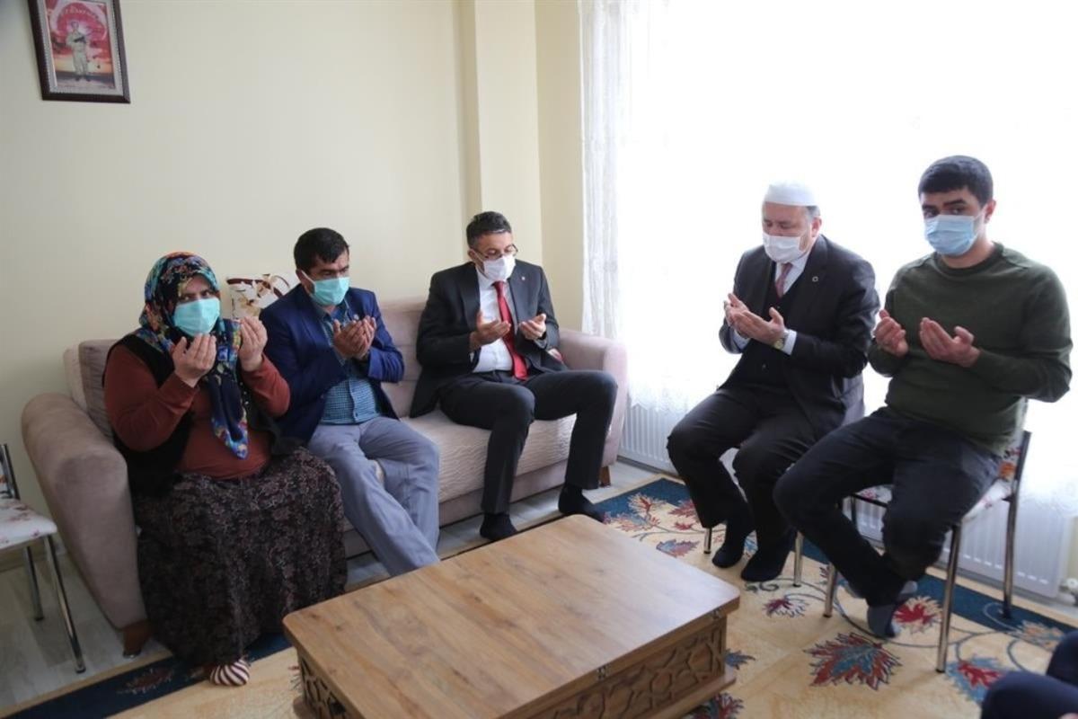 Vali Ali &Ccedil;elik&rsquo;ten şehit ailesine ziyaret