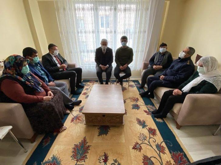 Vali Ali Çelik’ten şehit ailesine ziyaret G3