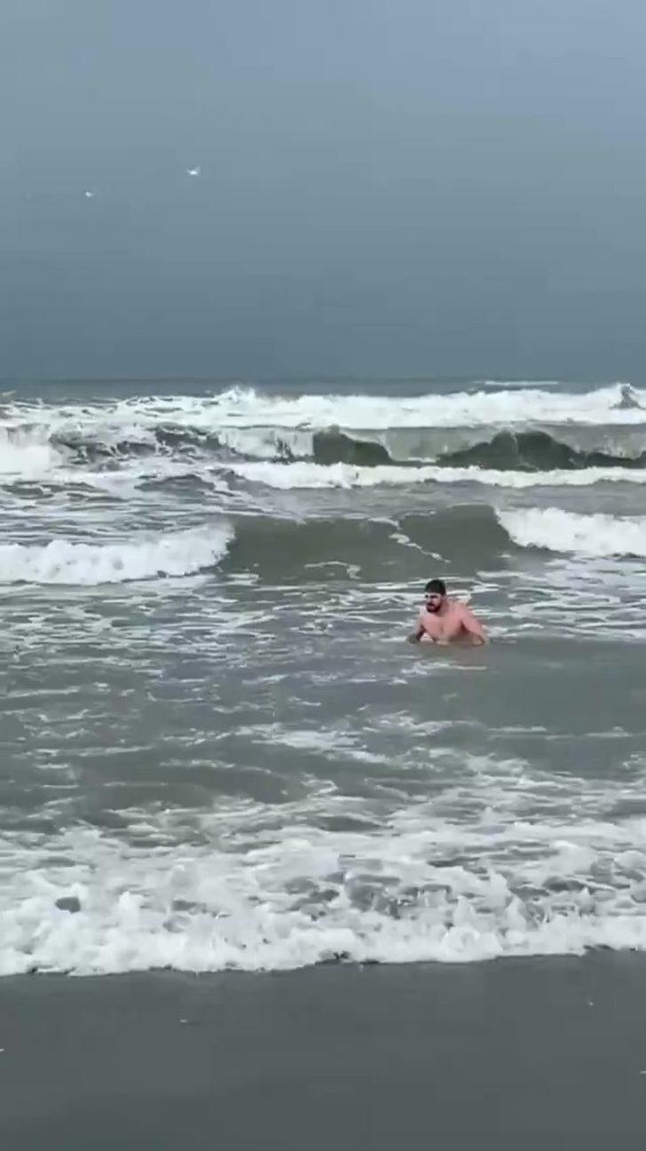 Samsun’da arkadaşlarıyla inatlaştı, kış ortasında denize girdi G1