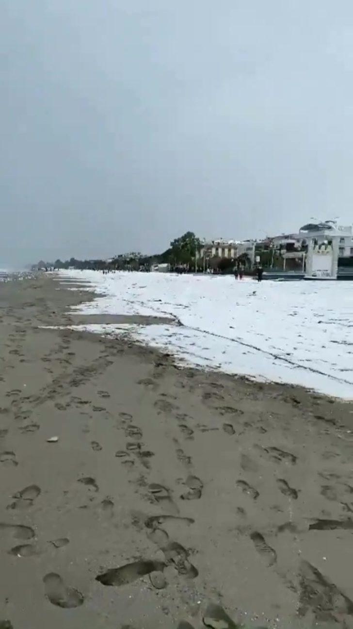 Samsun’da arkadaşlarıyla inatlaştı, kış ortasında denize girdi G5