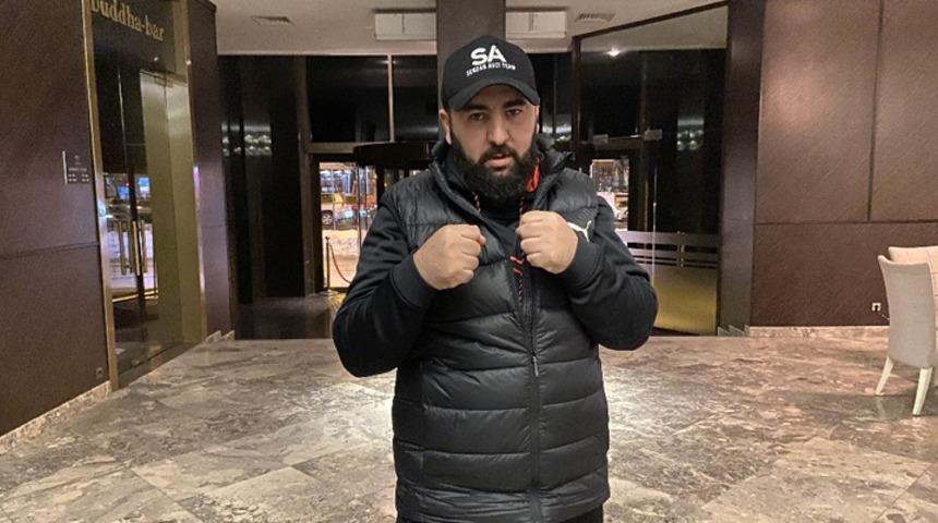 Türk boksörün karşısına çıkmayan Tanzanyalı boksörün altın kemeri elinden alındı