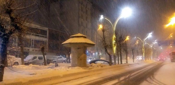 Yüksekova’da kar yağışı etkisini artırdı G4