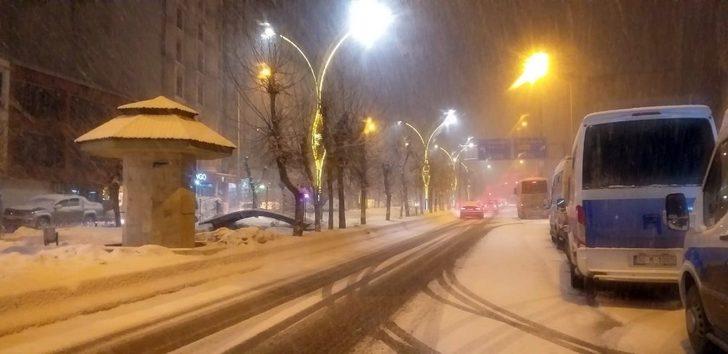 Yüksekova’da kar yağışı etkisini artırdı G5