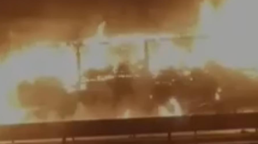 Kimyasal madde yüklü TIR alev alev yandı! Bölgeye AFAD ekipleri sevk edildi