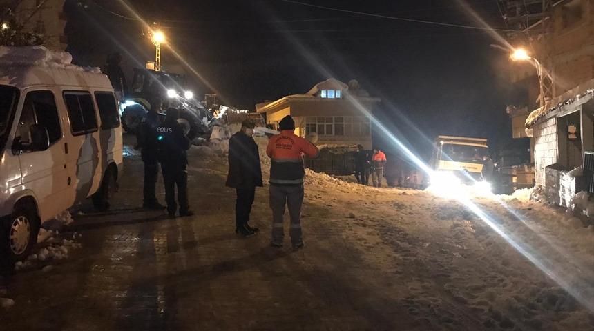 Samsun'da buzlanan yolda tuzlama çalışması yapan belediye işçileri darp edildi