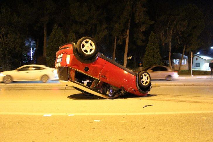 Boş yolda takla atan araçtan hafif yaralı kurtuldular G2