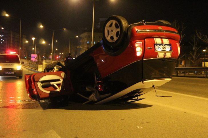 Boş yolda takla atan araçtan hafif yaralı kurtuldular G3