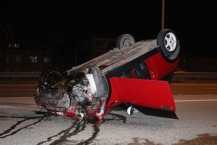 Boş yolda takla atan araçtan hafif yaralı kurtuldular G4