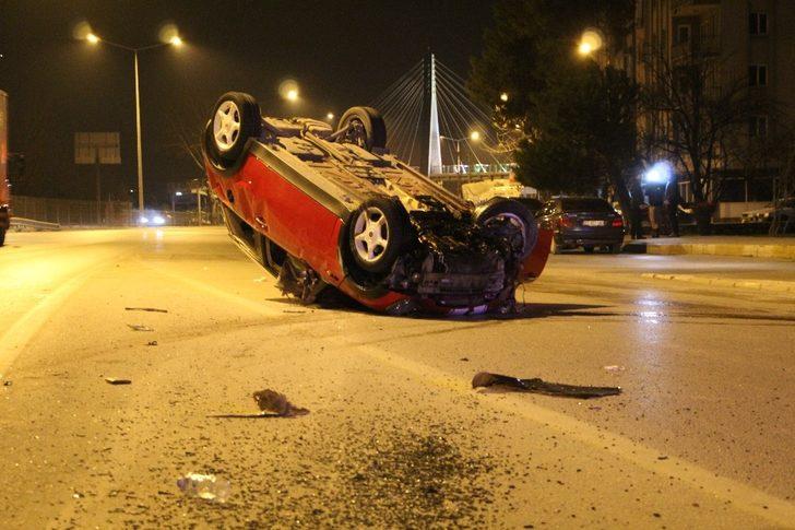 Boş yolda takla atan araçtan hafif yaralı kurtuldular G5