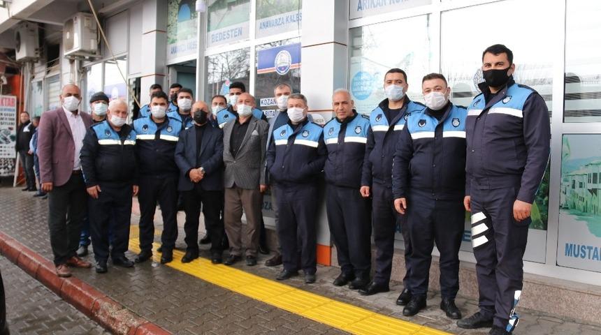 Emekli olan 36 yıllık zabıta memurunu mesai arkadaşları uğurladı