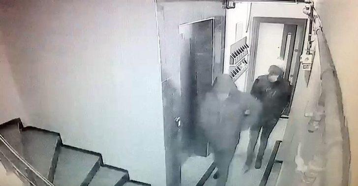 (ÖZEL) Arnavutköy’de bir eve giren hırsızlar ziynet eşyaları çaldı G4