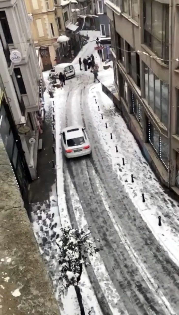 (Özel) Yokuştan kayan aracı durdurmaya çalıştılar G5