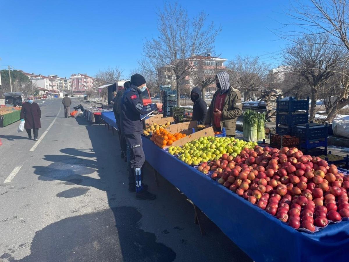 Semt pazarlarında korona tedbirleri sıkı tutuluyor