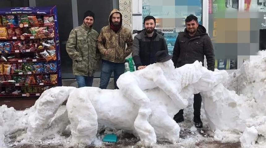 Kardan semazen, at ve jokey yaptı