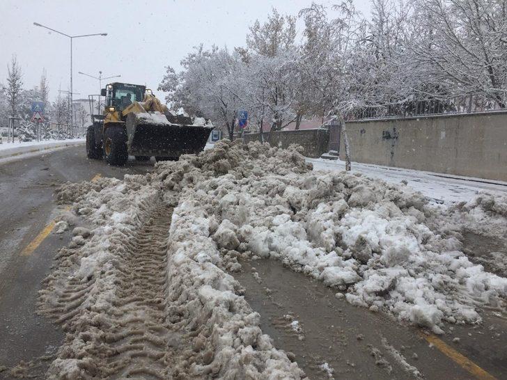 Buzlanan yollarda tuzlama çalışması G2