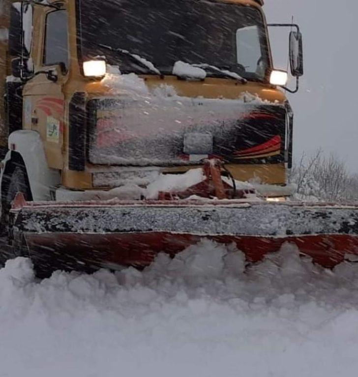 Bilecik’te kar yağışı nedeniyle 32 köy yolu ulaşıma kapandı G3