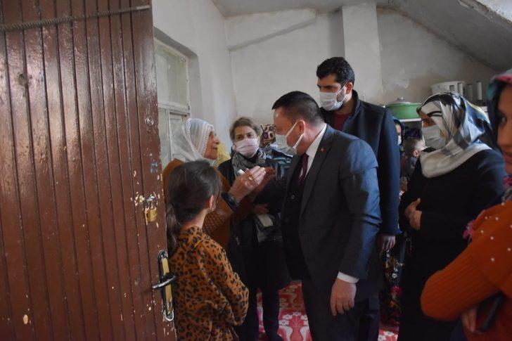 Evleri yandığı için kış ortasında mağdur olan aileye Başkan Beyoğlu sahip çıktı G5