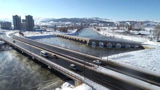 Kızılırmak kısmen dondu! Altınyayla eksi 26 ile Türkiye'nin en soğuk yeri oldu