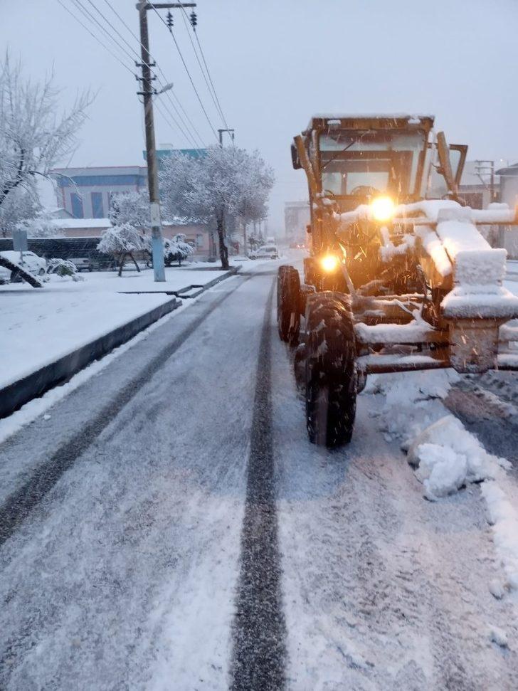 Diyarbakır beyaz örtüyle kaplandı, Bağlar Belediyesi geceden sahaya indi G2