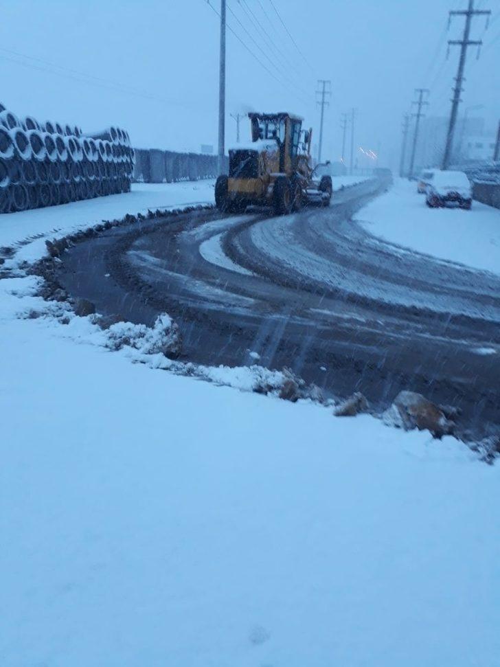Diyarbakır beyaz örtüyle kaplandı, Bağlar Belediyesi geceden sahaya indi G3