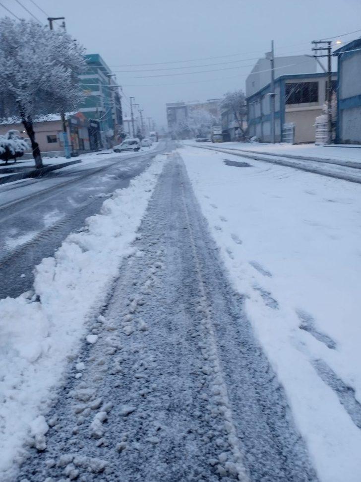 Diyarbakır beyaz örtüyle kaplandı, Bağlar Belediyesi geceden sahaya indi G4