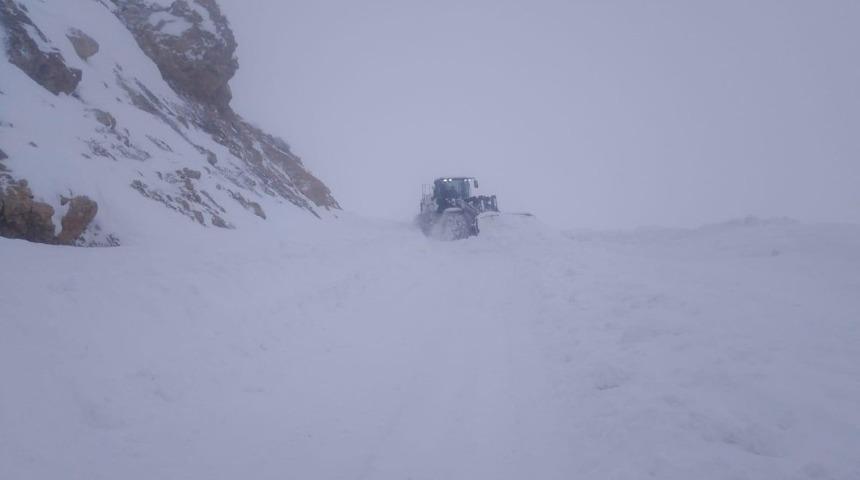 Hakkari’de 127 yerleşim yerinin yolu ulaşıma kapandı