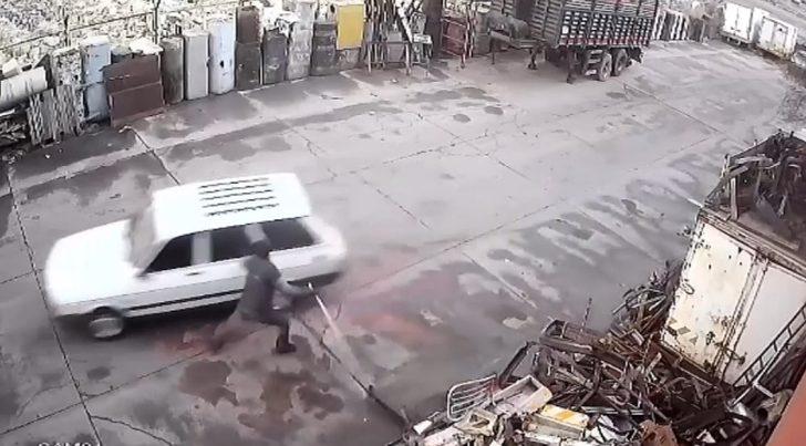 Otomobille gelen hırsızları demir çubukla kovaladı G3