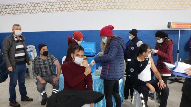 Risk altındaki belediye personeline aşı