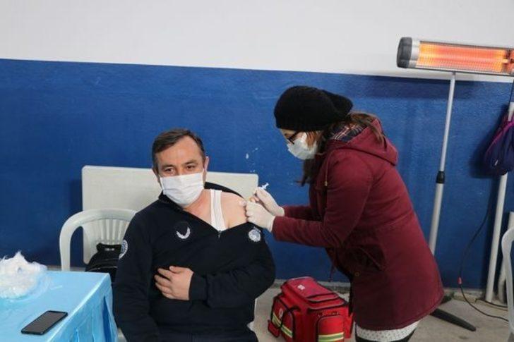 Risk altındaki belediye personeline aşı G5