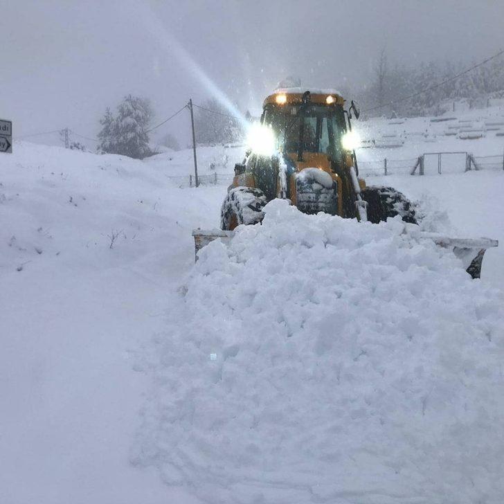 Özel İdare ekipleri kapalı köy yollarında çalışmalarımı sürdürüyor G2
