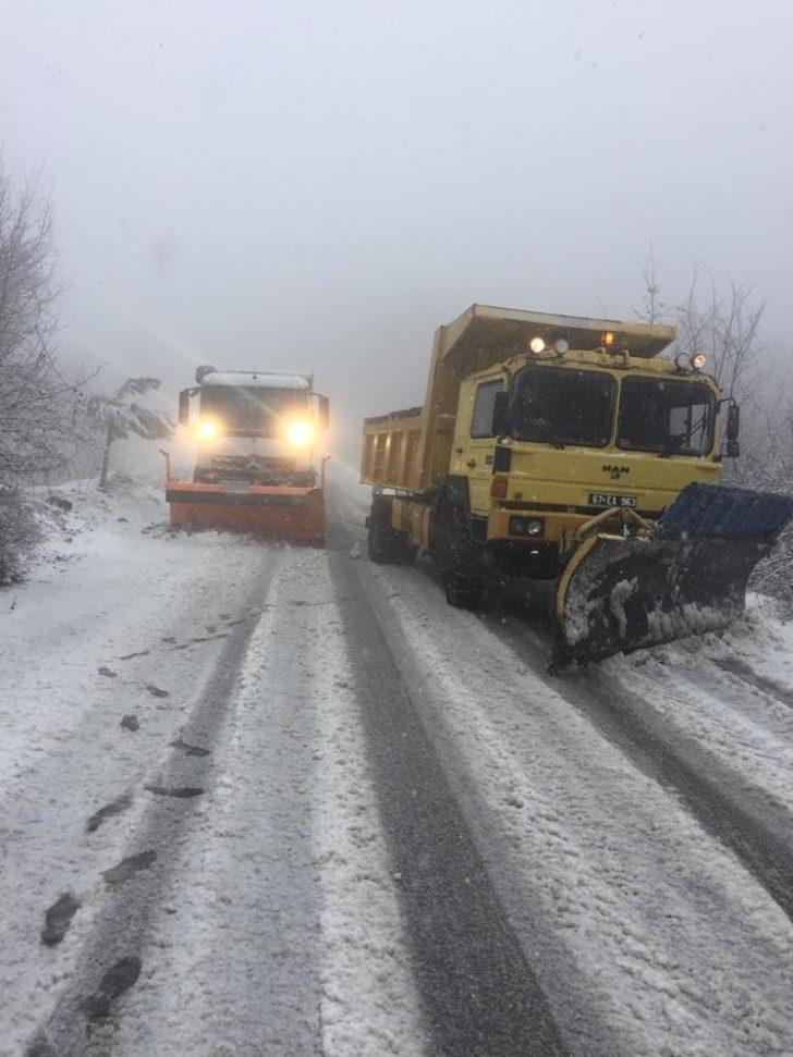 Özel İdare ekipleri kapalı köy yollarında çalışmalarımı sürdürüyor G3