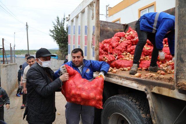 İhtiyaç sahibi ailelere soğan dağıtıldı